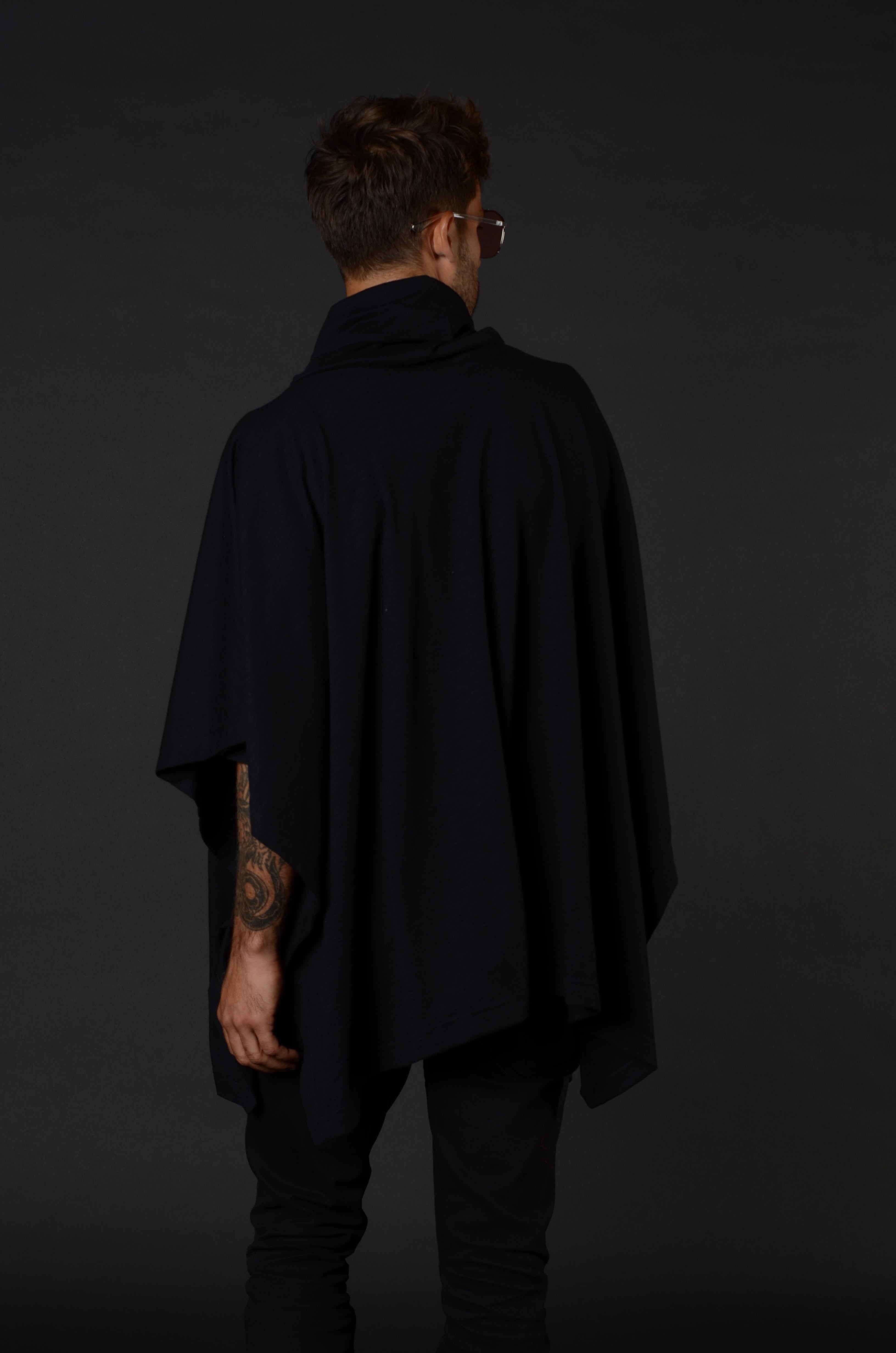 The black Poncho